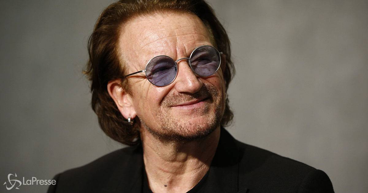 Auguri a Bono il leader degli U2 oggi compie 61 anni