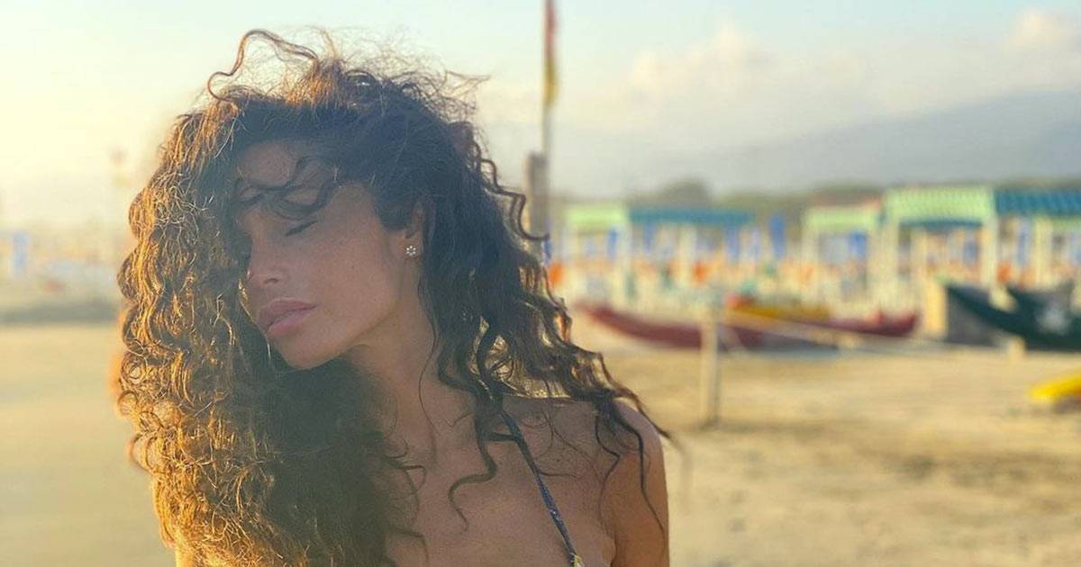Raffaella Fico  incredibile le foto in bikini su Instagram