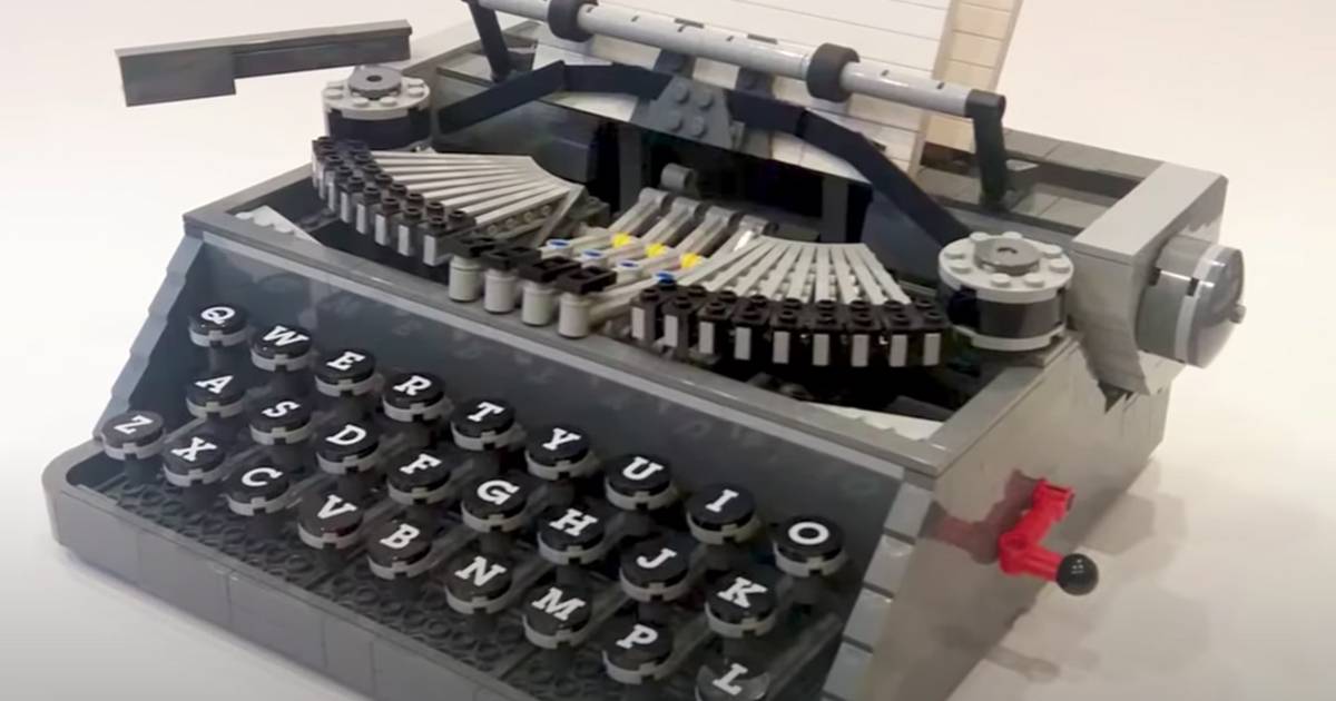Ecco la macchina per scrivere fatta in Lego e che funziona veramente