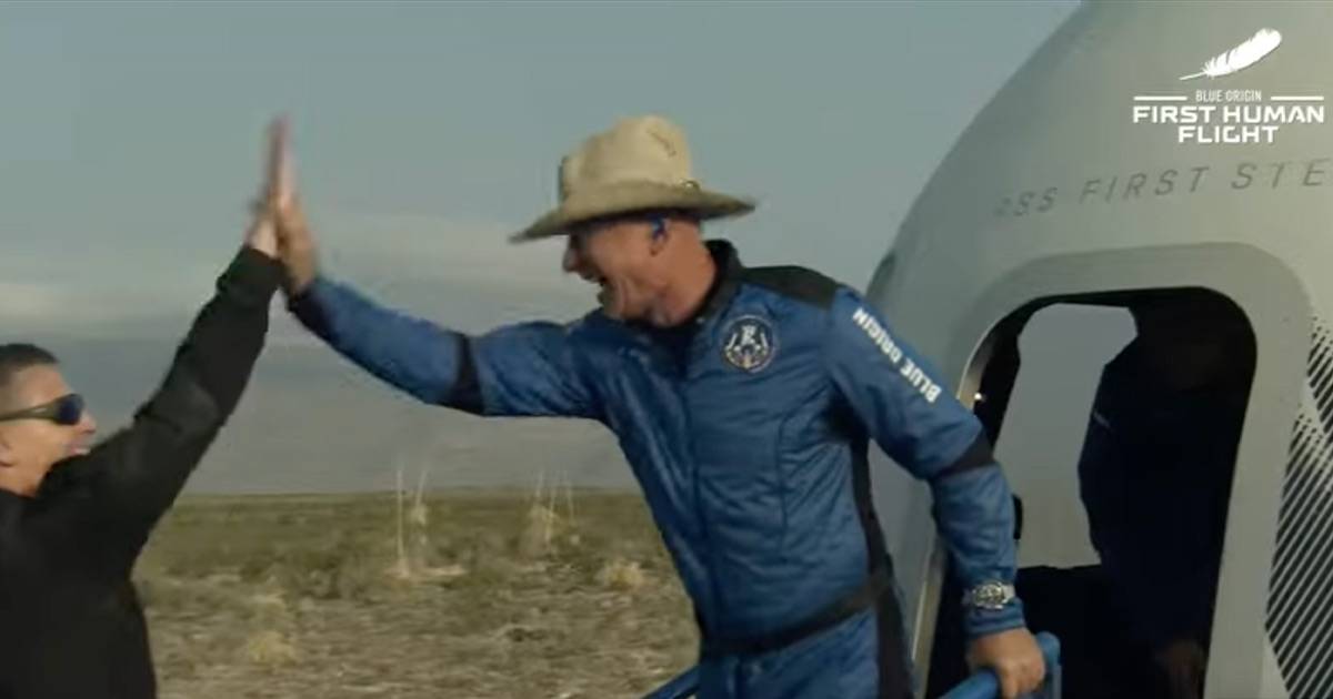 Bezos nello spazio missione compiuta il volo Blue Origin completato con successo