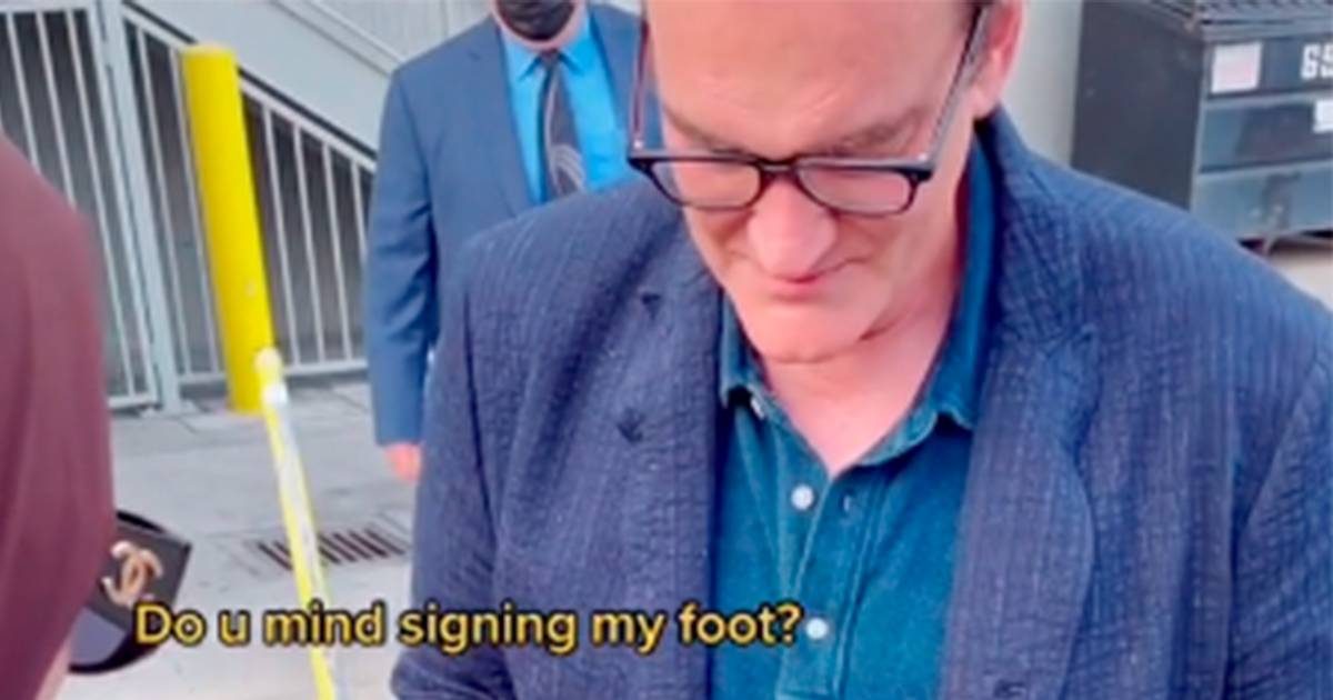 Quentin Tarantino il suo autografo sul piede di una fan fa il giro di TikTok