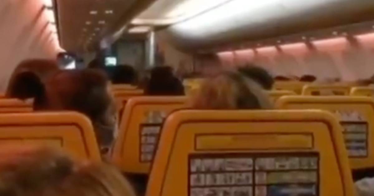 Euro 2020 i passeggeri in volo apprendono della vittoria dell8217Italia il video della loro gioia