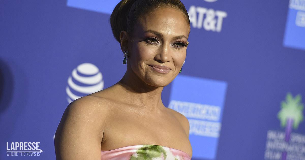 Jennifer Lopez ha un fisico mozzafiato le foto su Instagram