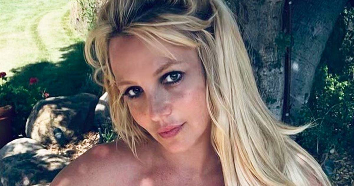 Britney Spears infiamma Instagram con le sue foto in topless