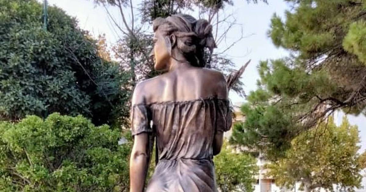 Polemiche per la statua della Spigolatrice di Sapri risponde lartista