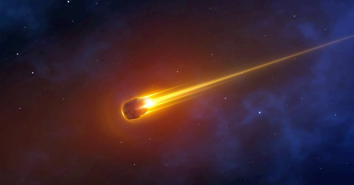 Due enormi meteore hanno sorvolato l8217Italia e la Francia il video