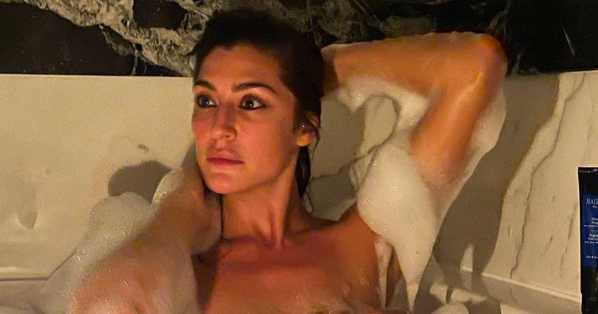 Elisa Isoardi  bellissima nella vasca Massimiliano Rosolino le scrive su Instagram