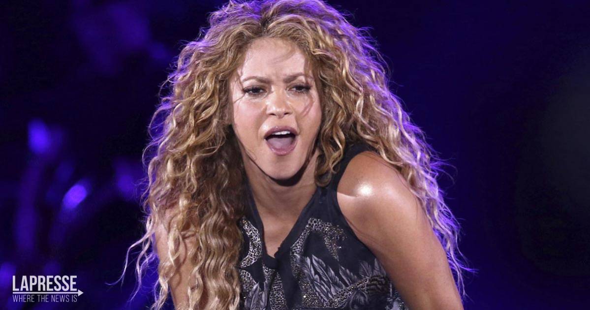 Shakira  stata attaccata da due cinghiali al parco il video