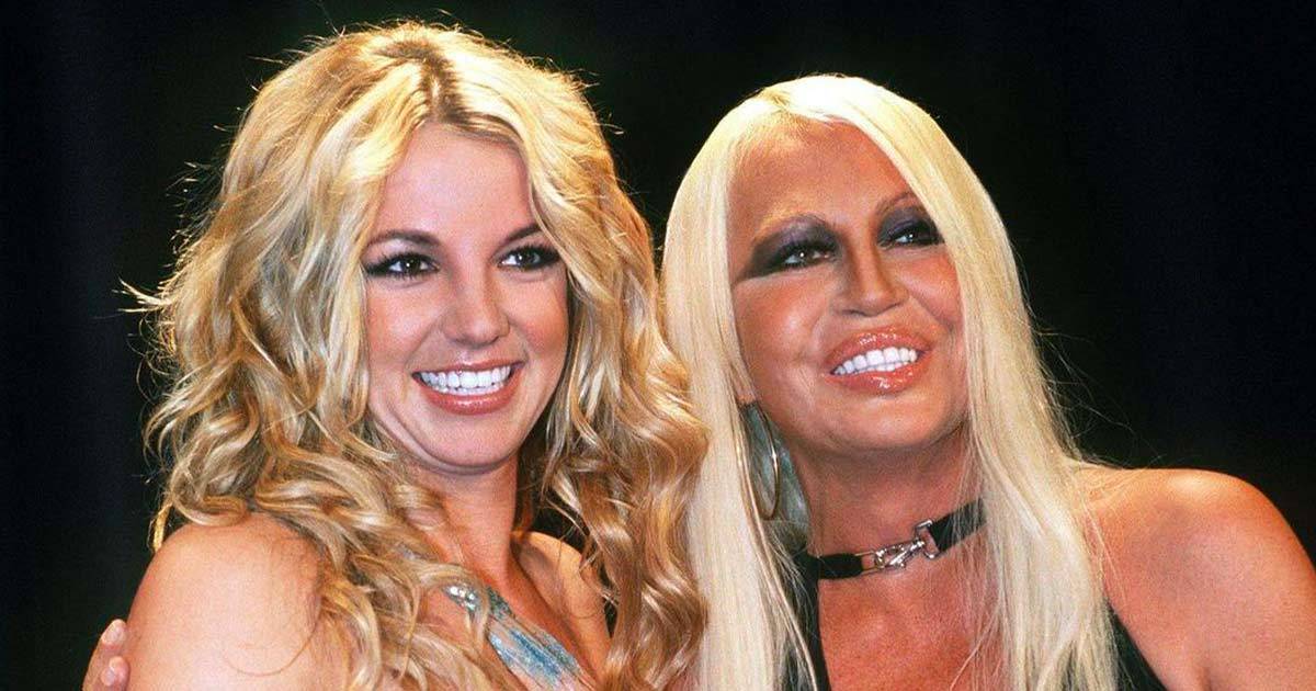 Britney Spears prepara le nozze Labito sar disegnato da Donatella Versace
