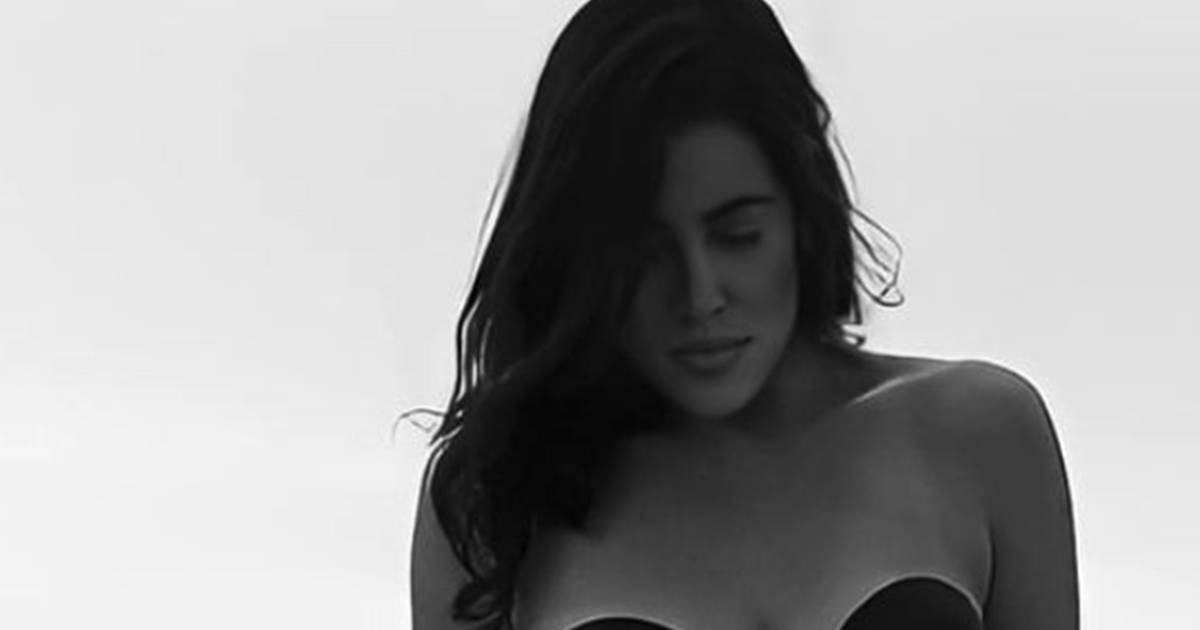 Claudia Ruggeri in bikini accende l’Instagram nello scatto in bianco e nero