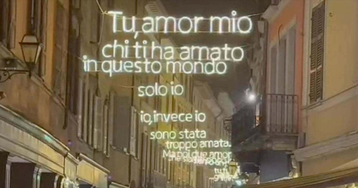 Cremona ecco le luminarie parlanti con le canzoni della grande Mina  