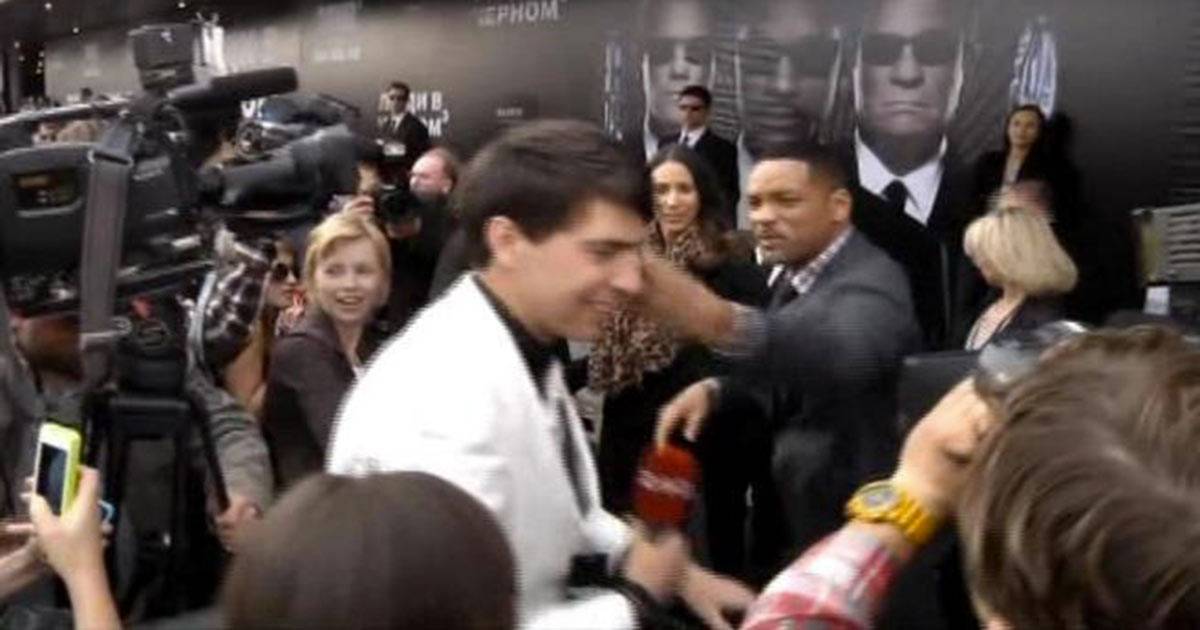 Nel 2012 Will Smith schiaffeggi un reporter sul red carpet il video