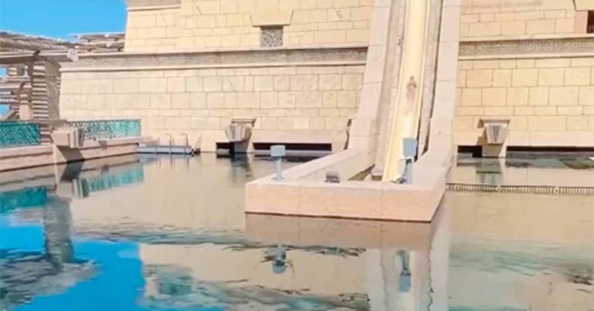 Dubai: ecco lo scivolo da brividi che passa tra gli squali
