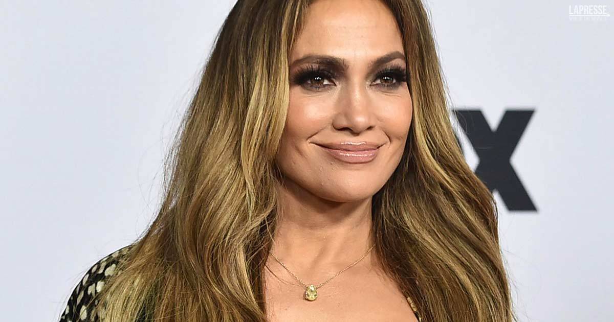 Bikini e tacchi a spillo: Jennifer Lopez manda in tilt Instagram