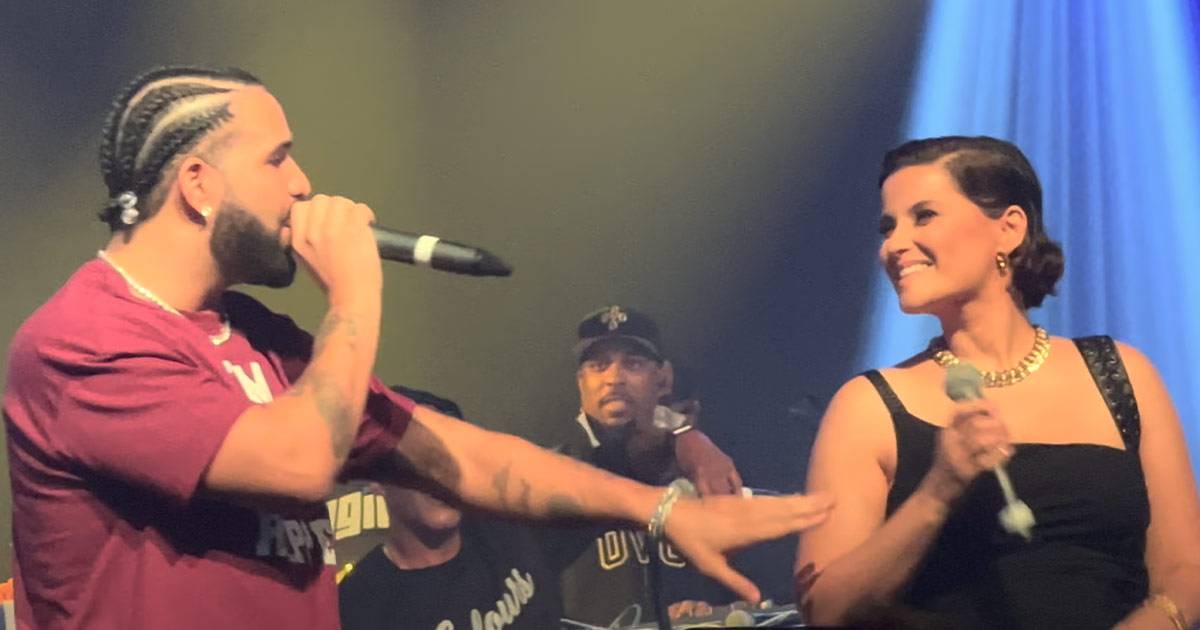 Nelly Furtado a sorpresa sul palco con Drake e tutto il pubblico canta Im Like A Bird