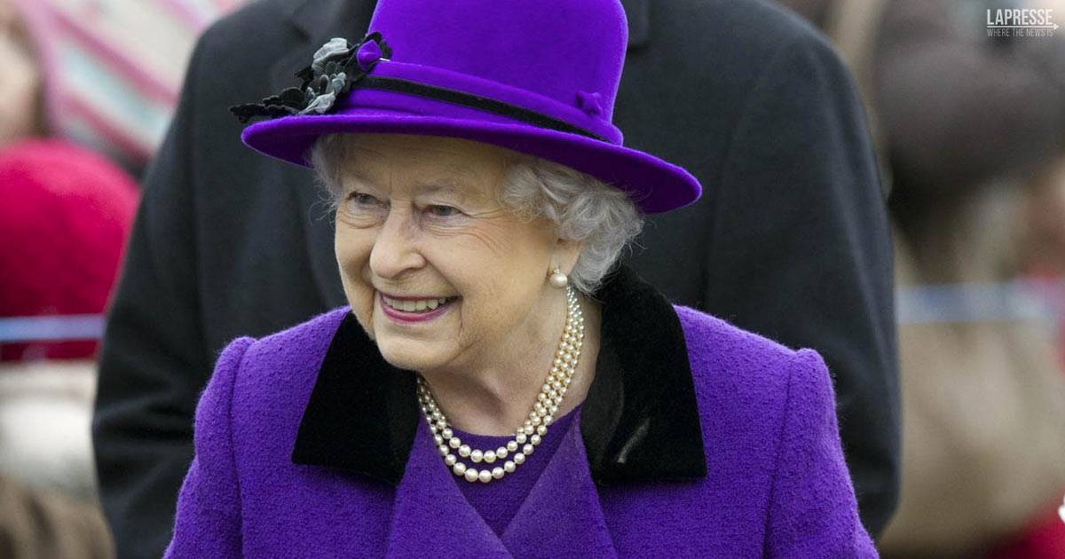 Svelate le cause e l’orario della morte della regina Elisabetta II: ecco il certificato ufficiale