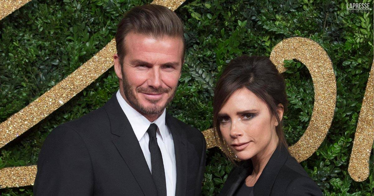 Victoria e David Beckham sono in crisi? Lei ha cancellato il tatuaggio dedicato al marito, ecco il video
