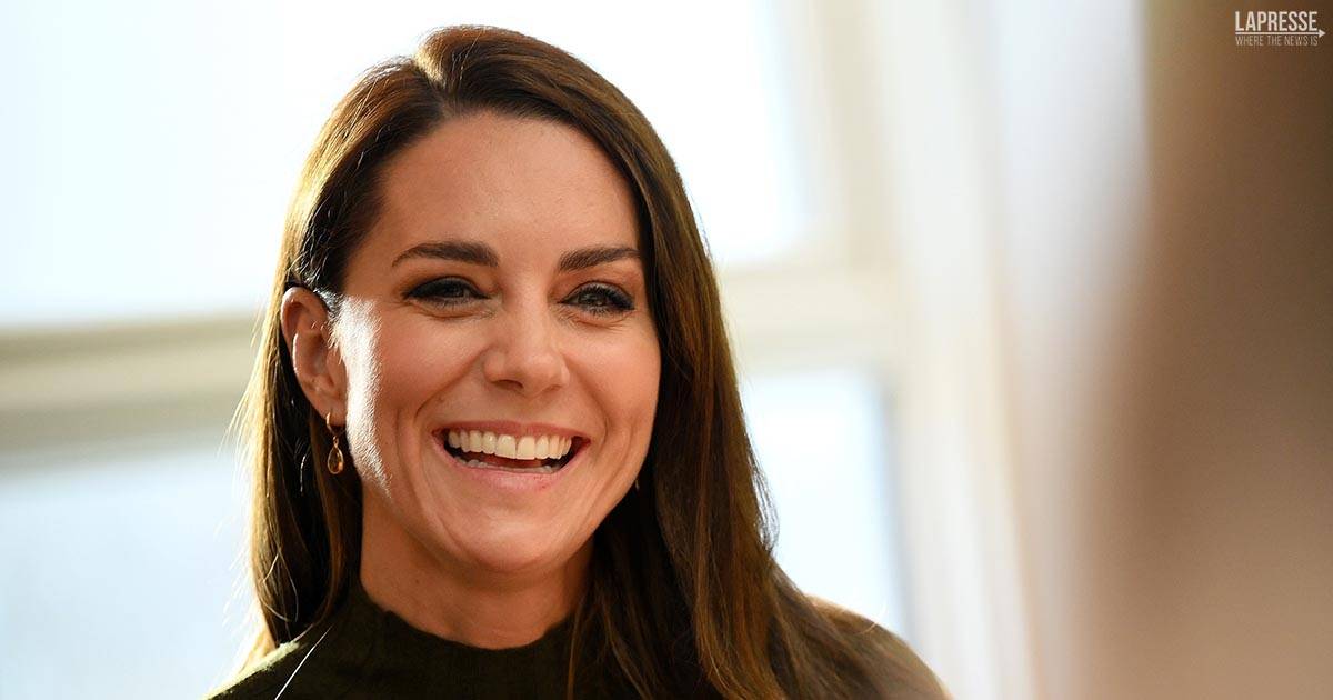 Kate Middleton e il regalo speciale a un bimbo di 3 anni: il video