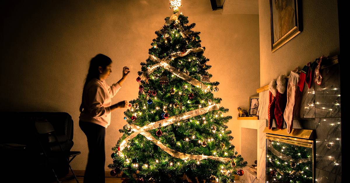Chi decora lalbero di Natale in anticipo  pi felice la conferma in uno studio