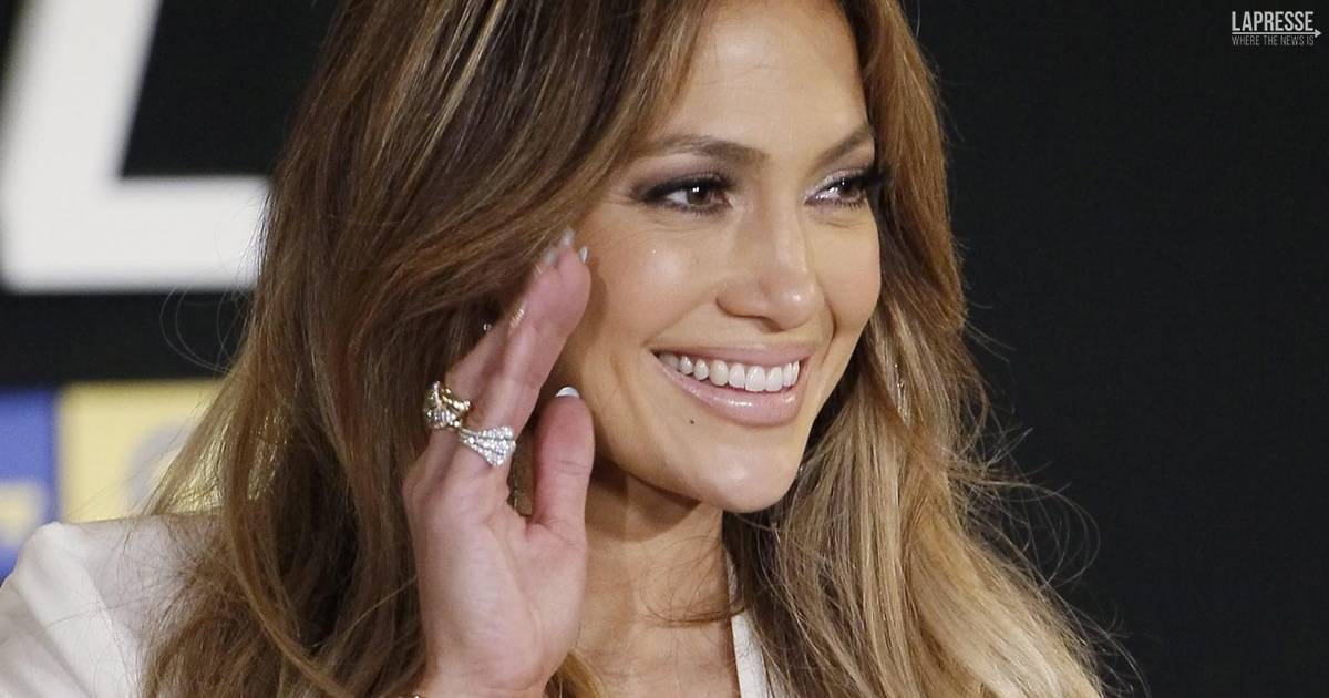 Il segreto di bellezza di Jennifer Lopez? Bere ogni mattina un tè allo zenzero, ecco la ricetta