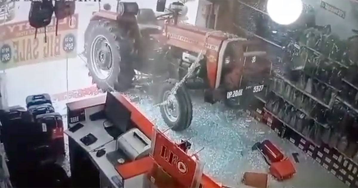 Il trattore si accende da solo e distrugge il negozio il video diventa virale 