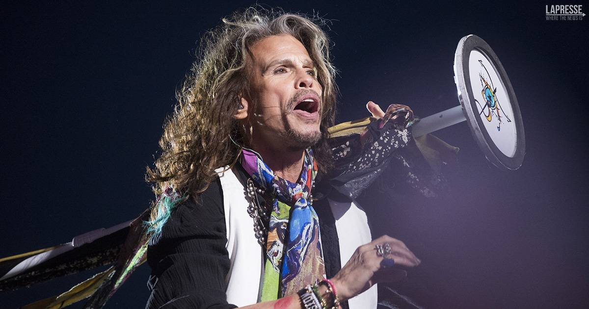 Gli Aerosmith lasciano il palco annunciato lultimo tour per celebrare i 50 anni di carriera
