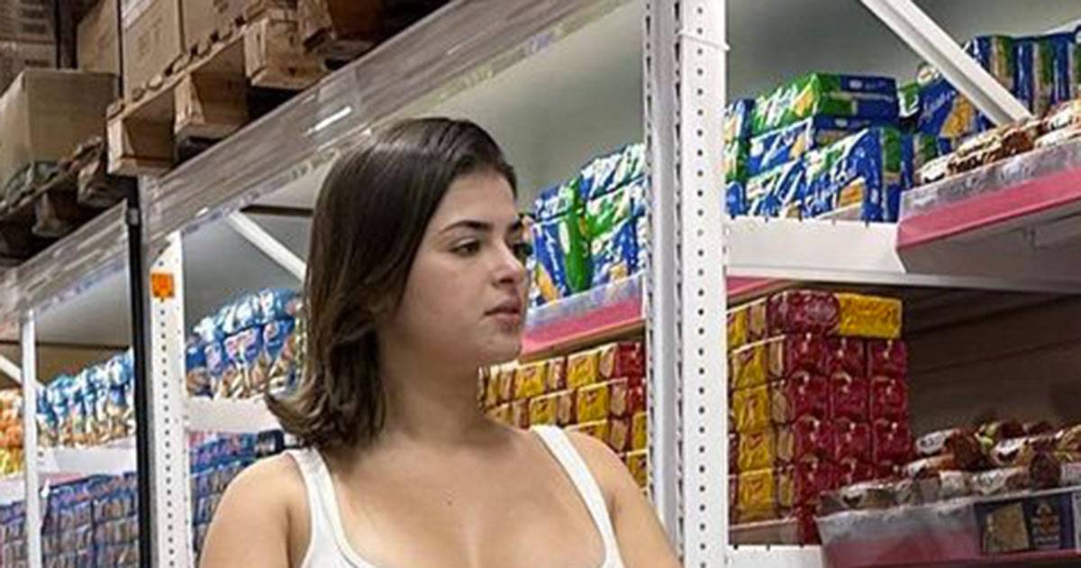 Modella viene cacciata dal supermercato perch indossa abiti troppo corti il suo sfogo diventa virale