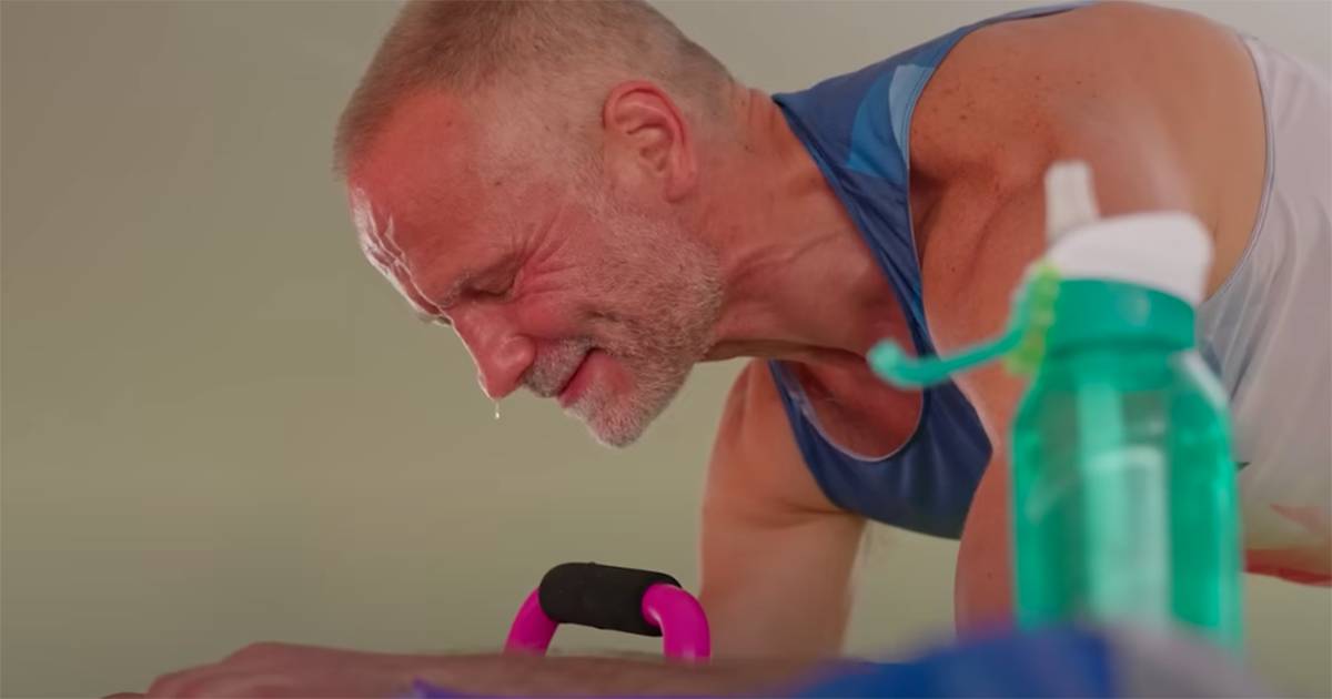 È stato battuto il record mondiale di plank: ecco quanto ha resistito quest’uomo