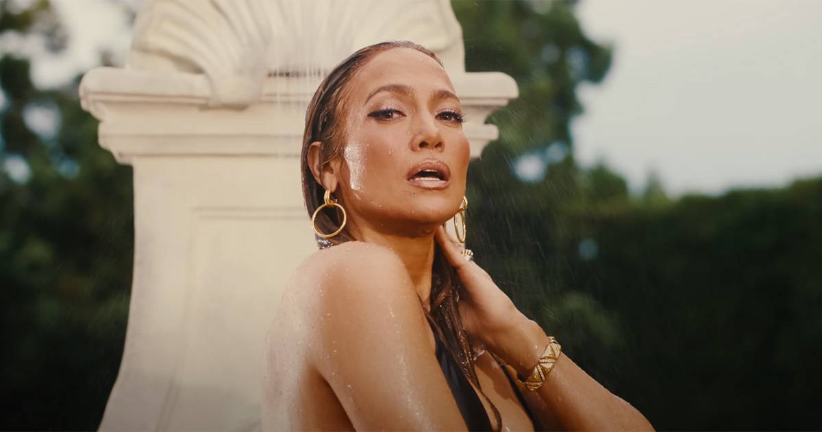 Ecco il segreto del finto topless di Jennifer Lopez nel suo nuovo video