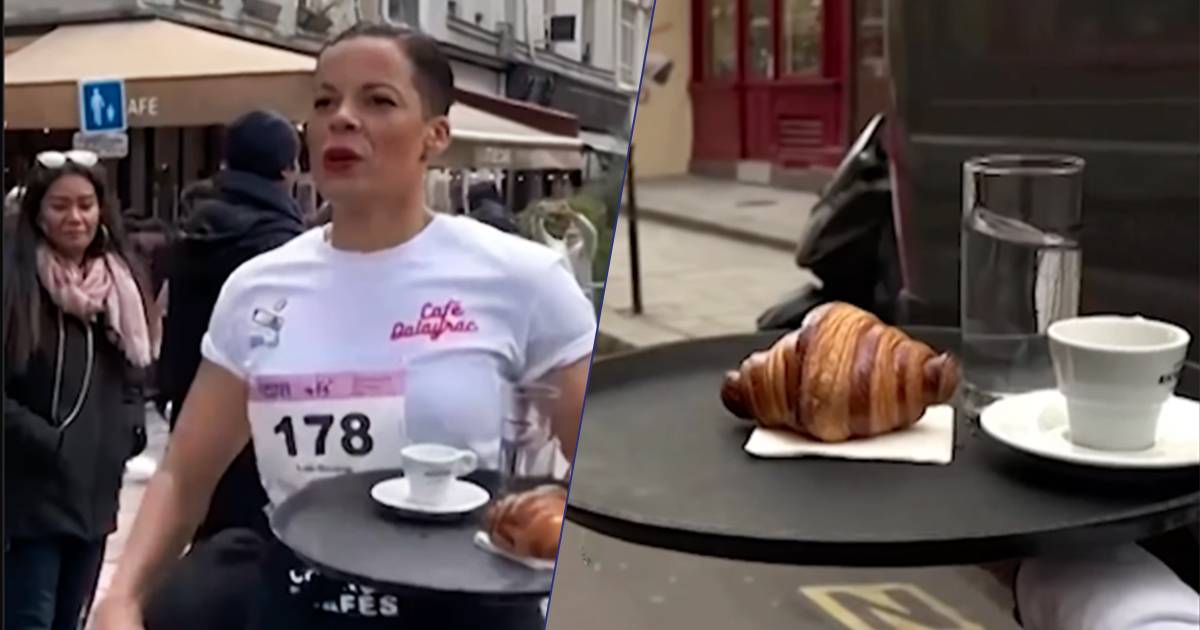 Si  svolta la curiosa Corsa dei camerieri di Parigi 2 km con il vassoio sulla mano il video