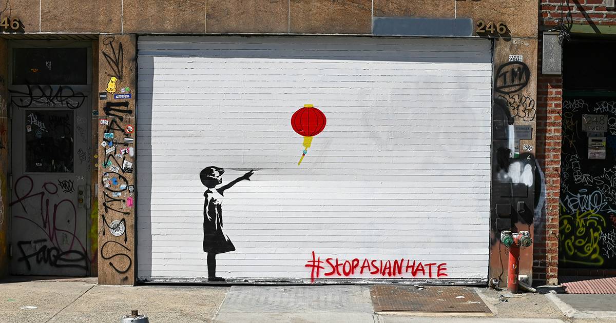 Banksy Scoperto il volto del misterioso street artist Il video fa il giro del web
