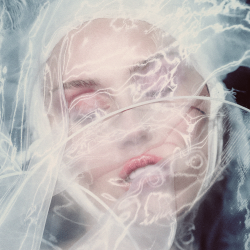 Miley Cyrus, Miley Cyrus Feat. Lindsey Buckingham & Mick Fleetwood - Secrets